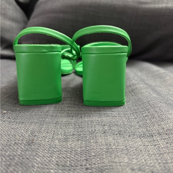 💚 Pull & Bear Collection Green Strappy Block Heels (EU 37 / US 6.5–7) - Picture 4 of 5